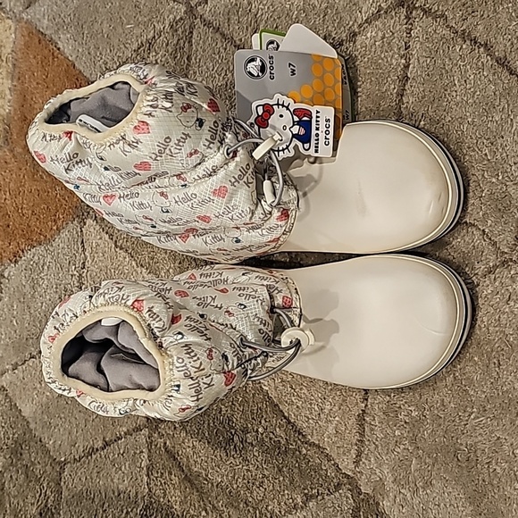 CROCS Shoes - Hello Kitty crocs snow boots